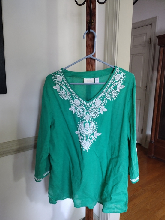 Chico's Tops - Chico's Emerald Green Linen V-Neck Tunic with Intricate White Beading Size 3